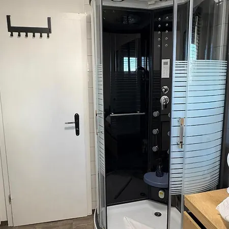 Danube Rooms Abteistrasse - Self Checkin - Kostenlos Parken Direkt An Der Unterkunft - Ideal Fuer Geschaeftsreisende Und Staedtetrips Appartement *