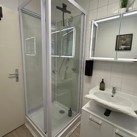 Danube Rooms Abteistrasse - Self Checkin - Kostenlos Parken Direkt An Der Unterkunft - Ideal Fuer Geschaeftsreisende Und Staedtetrips Appartement *