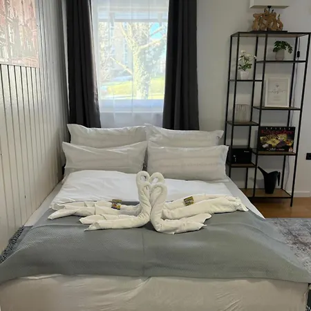 Danube Rooms Abteistrasse - Self Checkin - Kostenlos Parken Direkt An Der Unterkunft - Ideal Fuer Geschaeftsreisende Und Staedtetrips Appartement